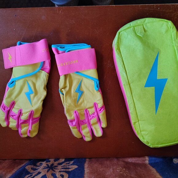 Brand new Bruce Bolt batting gloves. Limited edition Creator series. - Picture 5 of 5